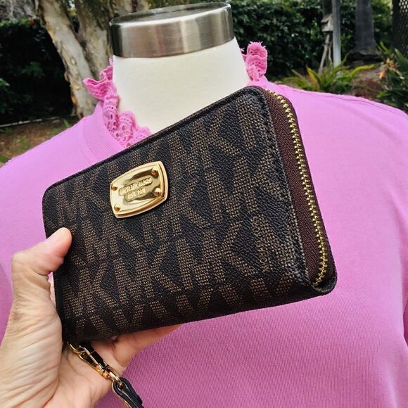 MICHAEL KORS JET SET WALLET SIGNATURE BROWN AND GOLD HARDWARE - Picture 2 of 14